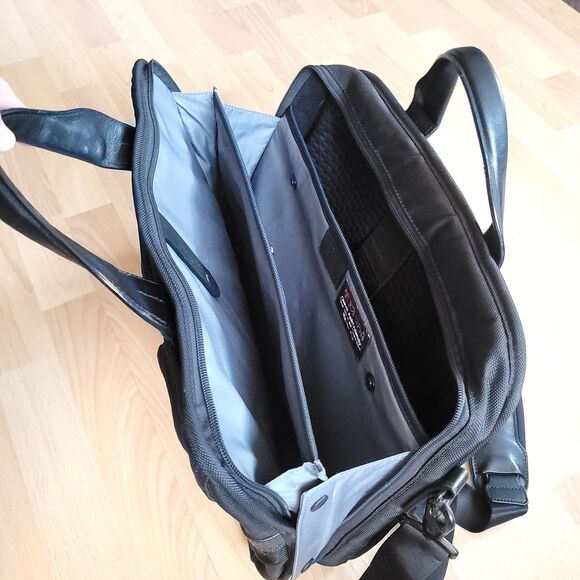 Tumi Alpha 2 T-Pass Medium Screen Laptop Briefcase Bag VGUC 26516D2 Initials - Picture 11 of 11